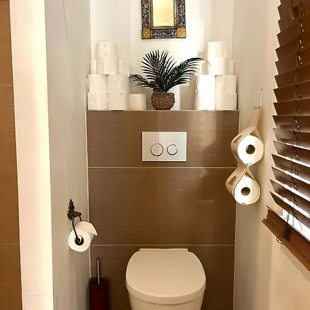 Canal House With A Unique View Amszterdam