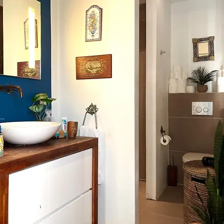 Canal House With A Unique View Apartman